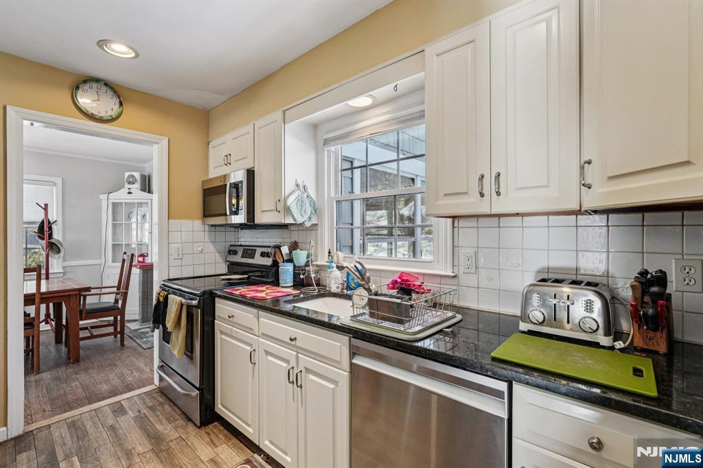 27 Archung Road Wayne, NJ 07470 - Photo 7 of 50