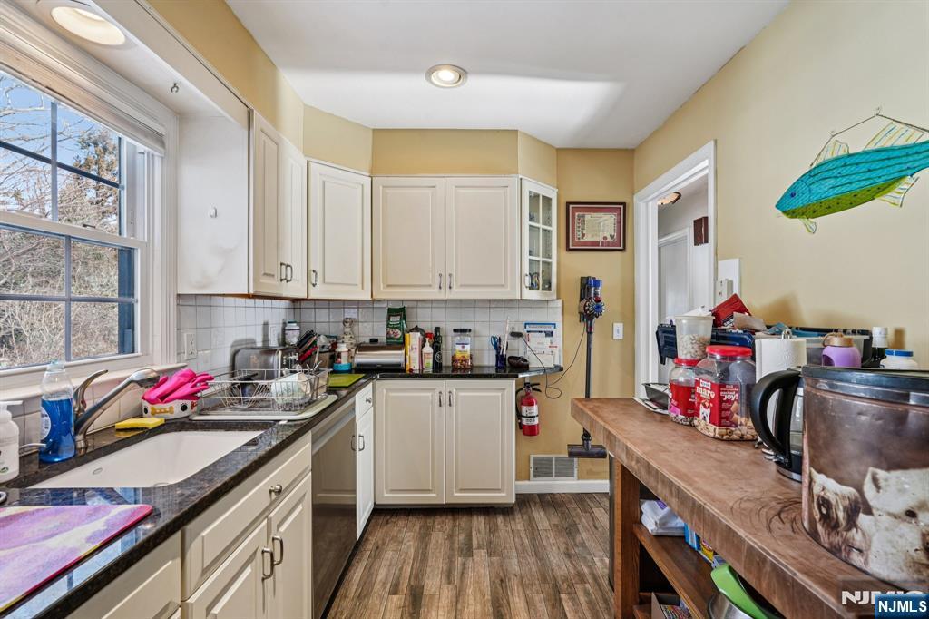 27 Archung Road Wayne, NJ 07470 - Photo 9 of 50