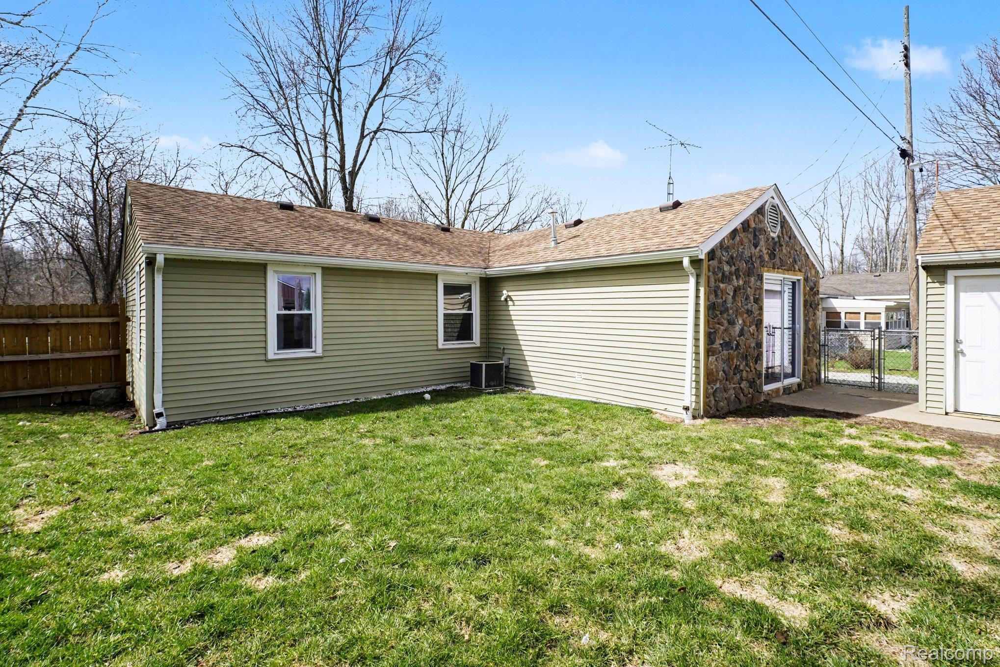 16485 Jennings Road Fenton, MI 48430 - Photo 4 of 27 Rear view of property featuring a gate and roof with shingles