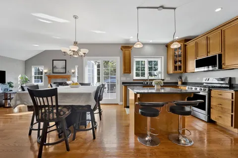 $799,000 | 1705 South Stewart Avenue, Lombard, IL 60148