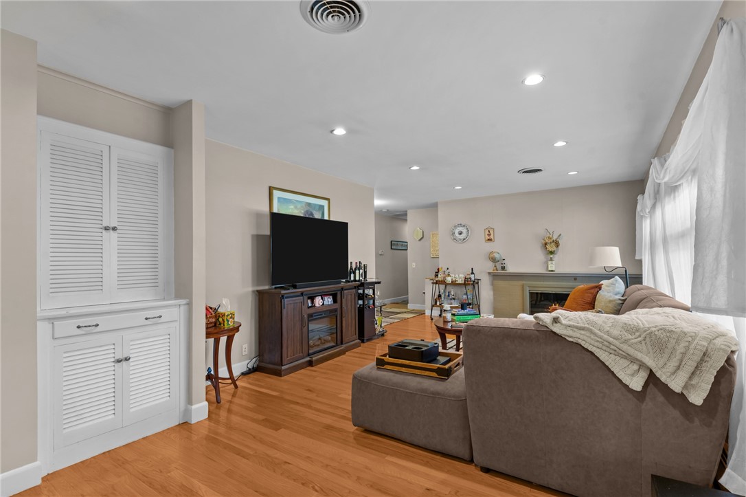 220 Deerfield Road Cranston, RI 02920 - Photo 12 of 49 Gallery Image 12