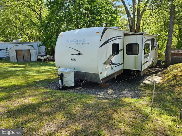 a house view with a outdoor space