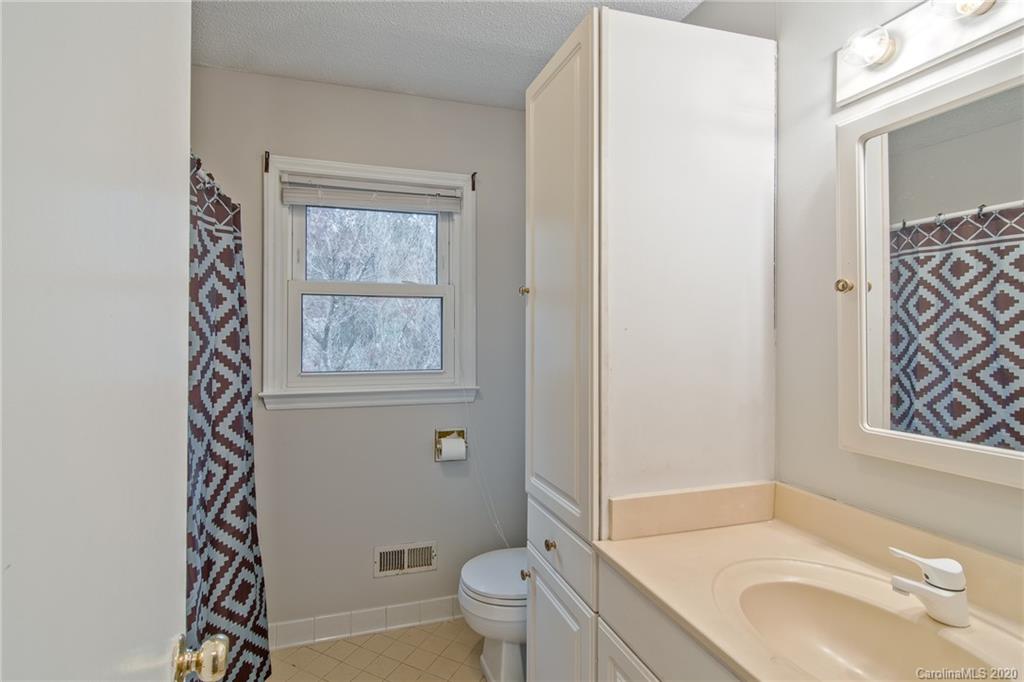 814 Falls Church Road Charlotte, NC 28270 - Photo 16 of 24 Gallery Image 16