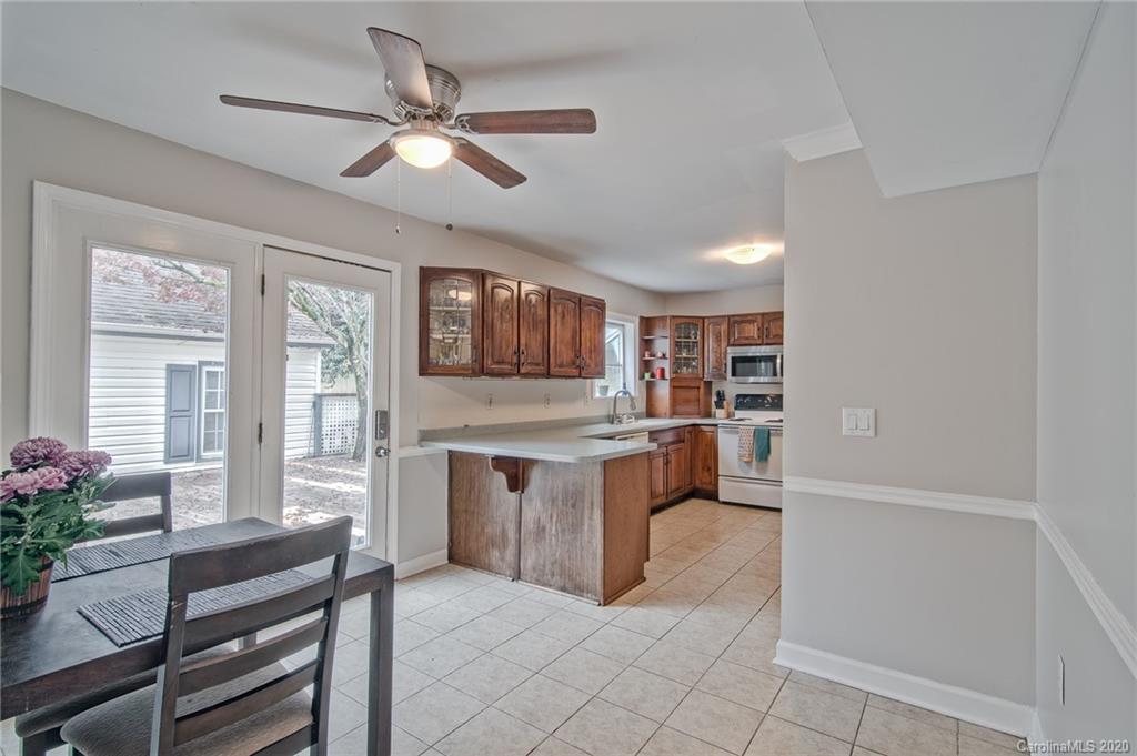 814 Falls Church Road Charlotte, NC 28270 - Photo 7 of 24 Gallery Image 7