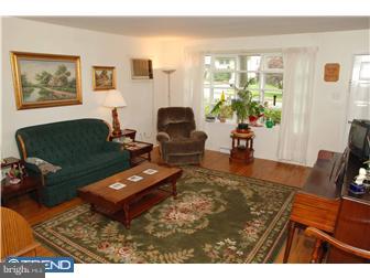 150 Greyhorse Road Willow Grove, PA 19090 - Photo 3 of 9 Living Room