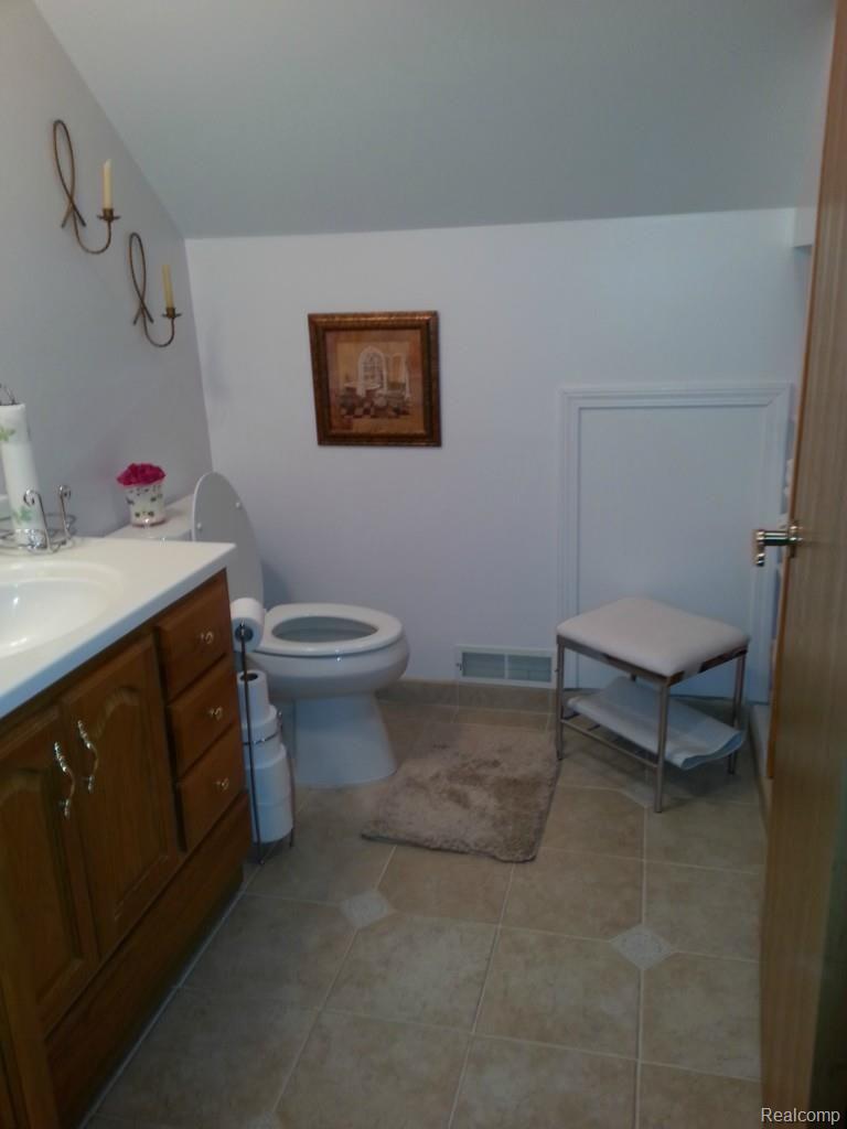 11700 Day Road Maybee, MI 48159 - Photo 14 of 16 upstairs full bath 1.jpg
