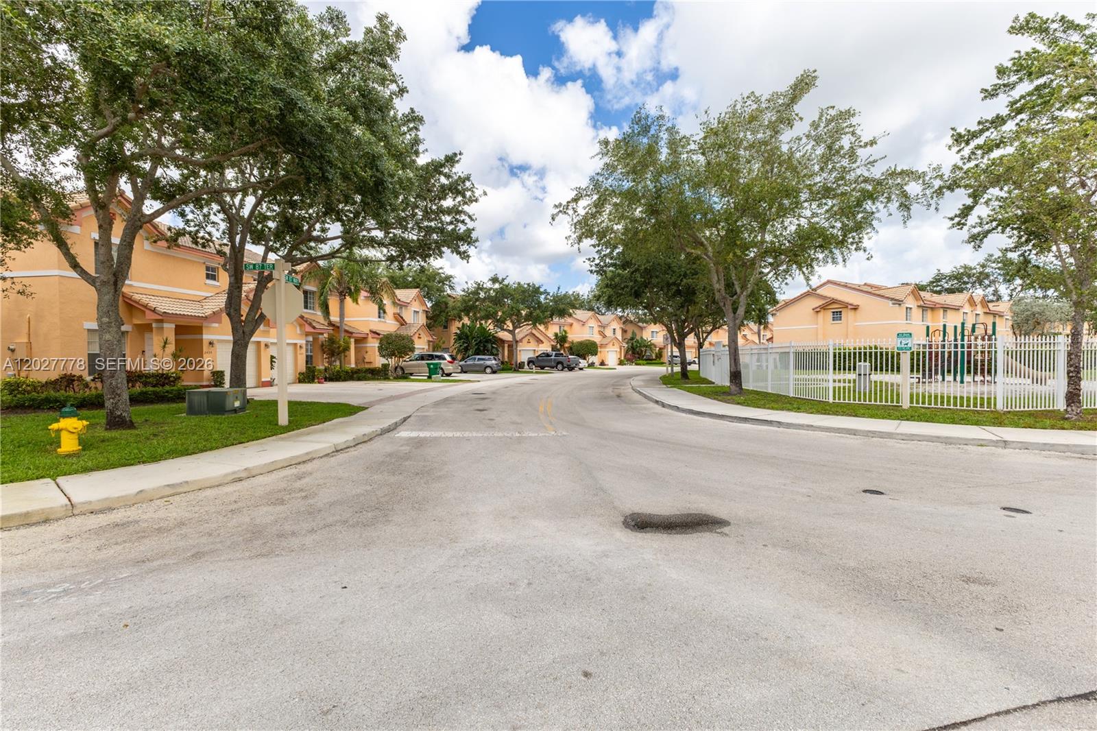 2420 Southwest 87th Way Miramar, FL 33025 - Photo 4 of 36