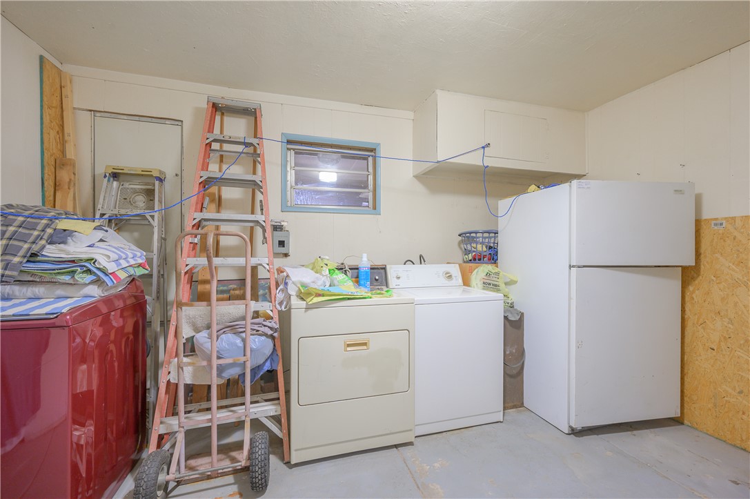 1798 Rio Grande Way Bullhead City, AZ 86442 - Photo 30 of 43 Laundry area with washer and dryer and concrete floors