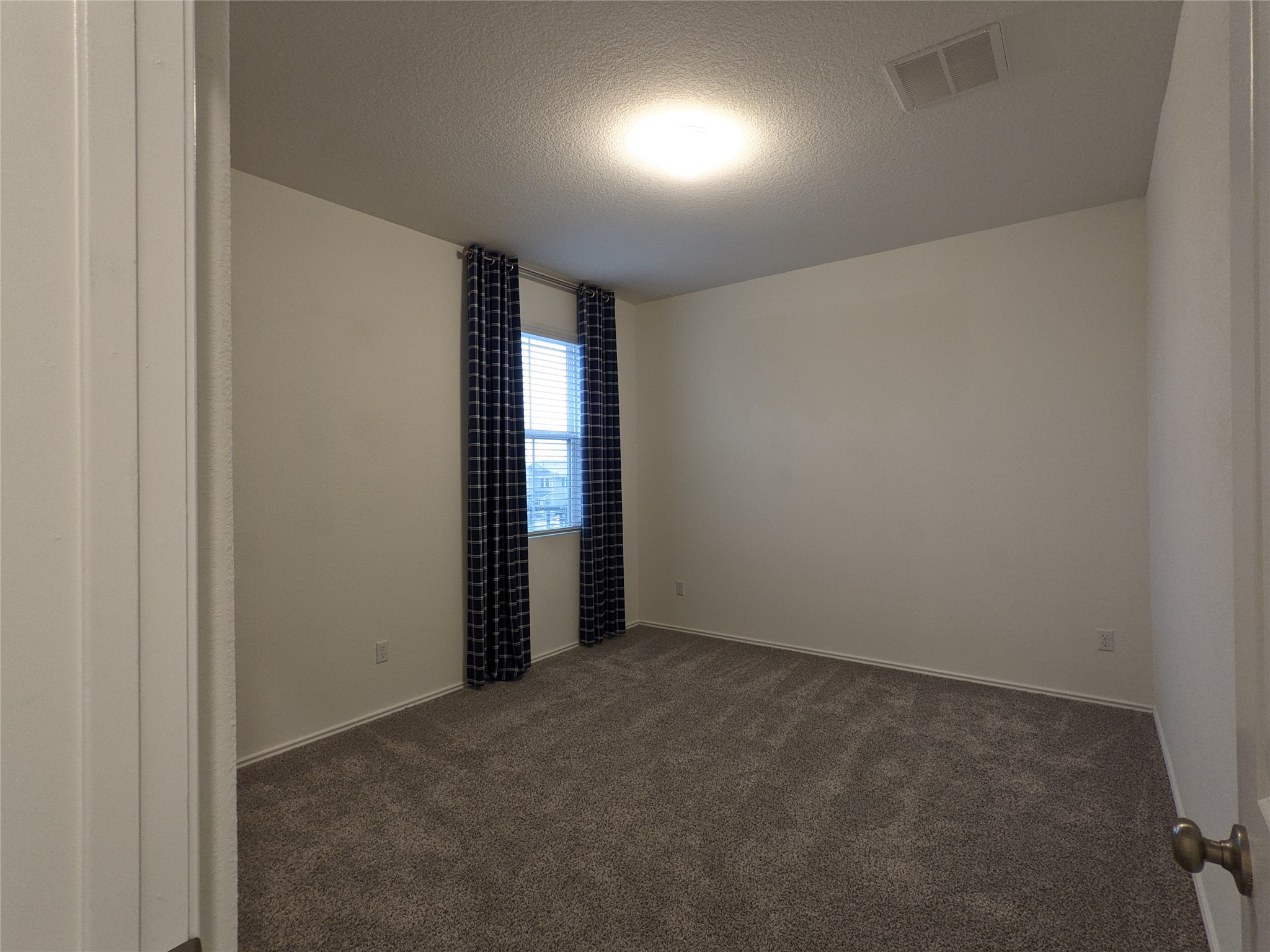 100 Montauk Loop Georgetown, TX 78628 - Photo 15 of 21 An inviting room awaits personalization, offering a canvas of neutral tones and soft carpeting.