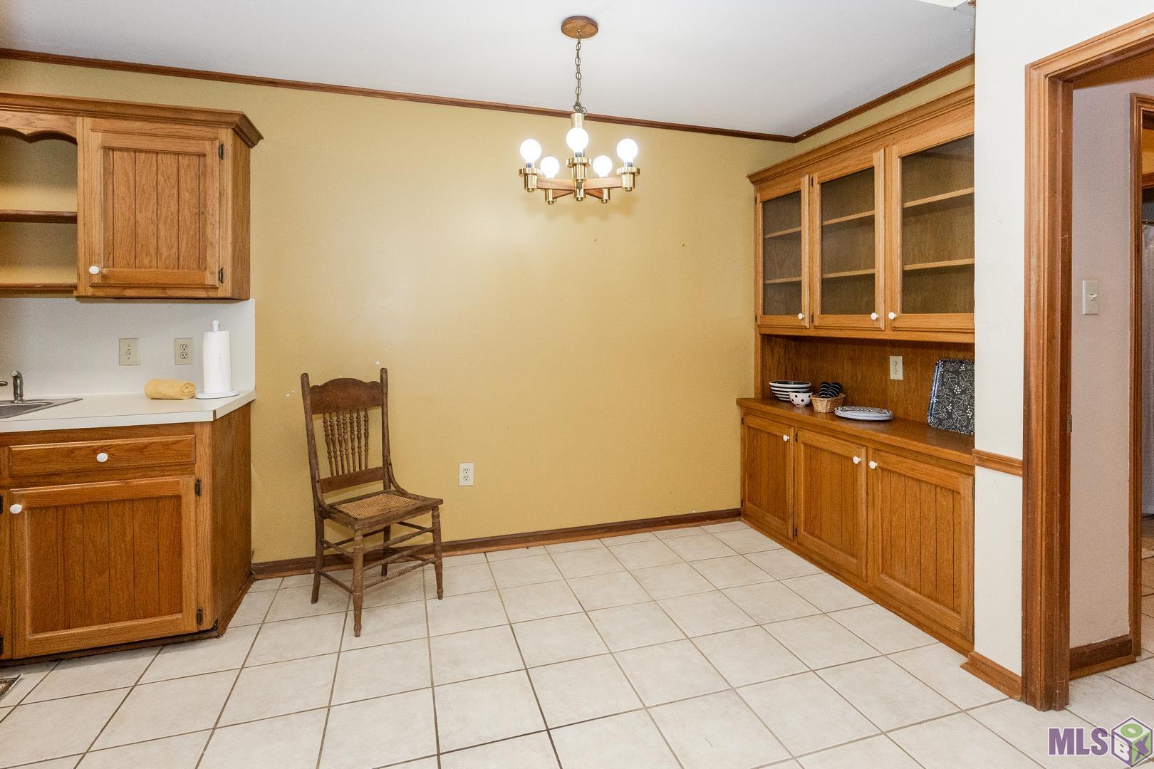 15465 Summerwood Avenue Baton Rouge, LA 70817 - Photo 14 of 31 Breakfast Room with Additional Storage