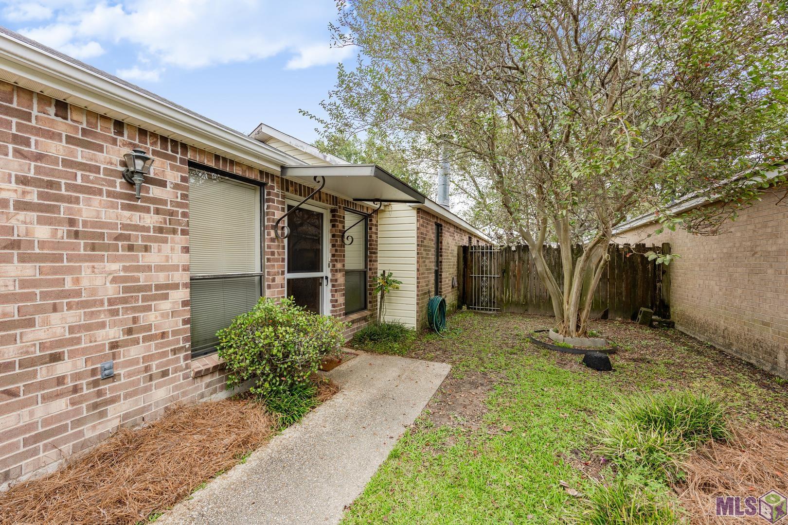 15465 Summerwood Avenue Baton Rouge, LA 70817 - Photo 2 of 31 Enjoy Low Maintenance Living