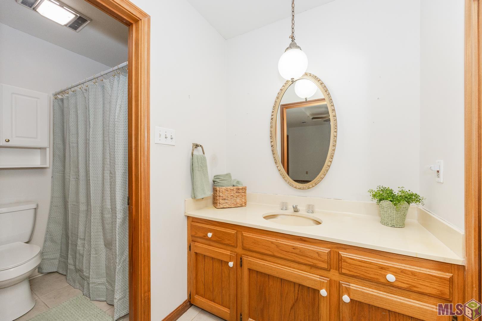 15465 Summerwood Avenue Baton Rouge, LA 70817 - Photo 21 of 31 Master Bathroom