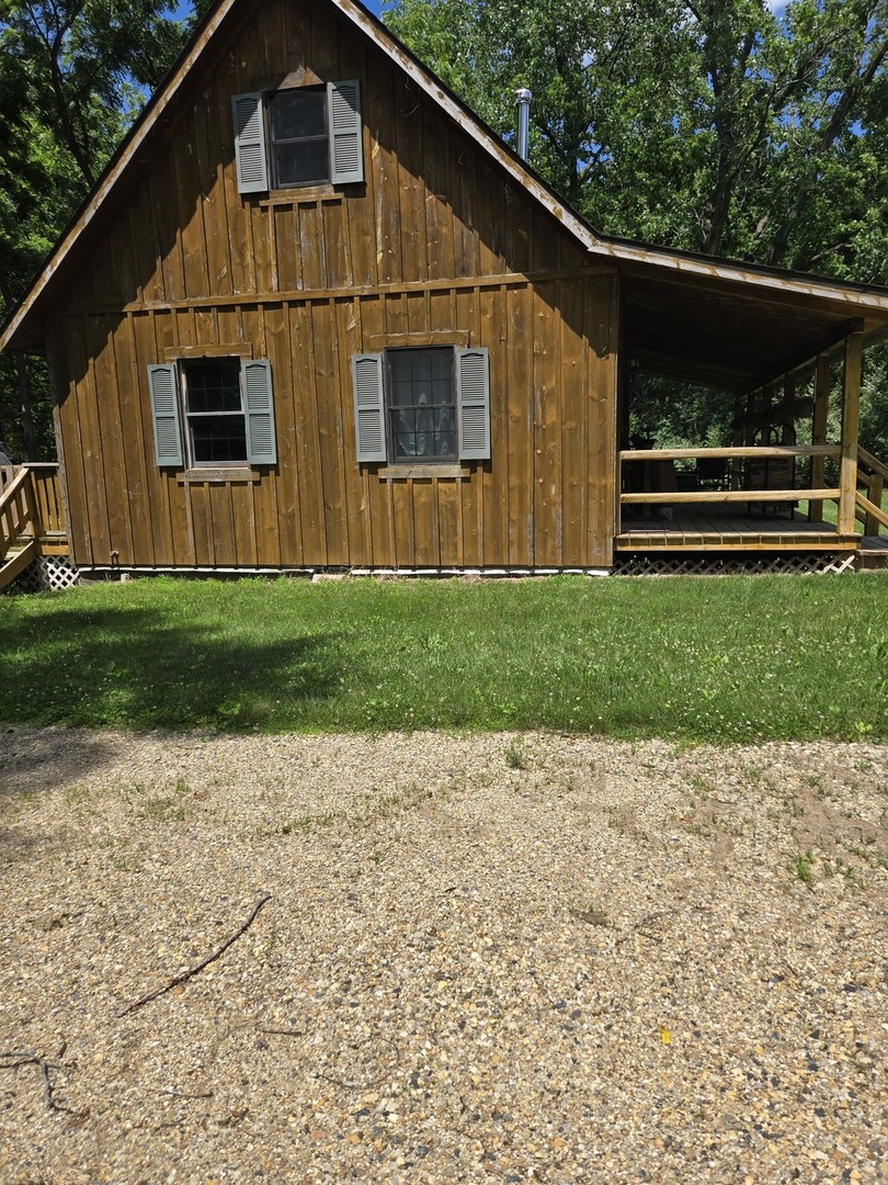 11 Cedar Lane Putnam, IL 61560 - Photo 4 of 16 a backyard of a house with lots of green space