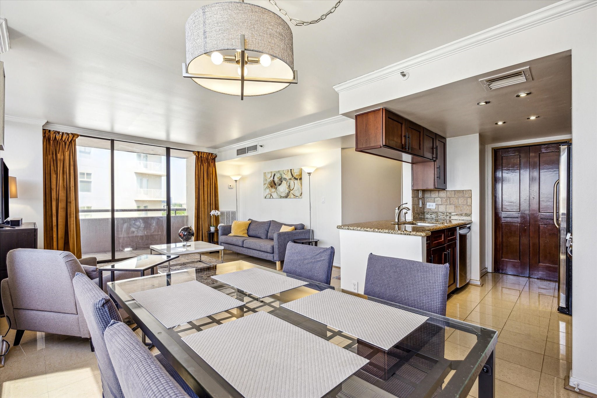 3525 Sage Road, Unit 1010 Houston, TX 77056 - Photo 8 of 34 Completely move-in ready with all furnishings included.