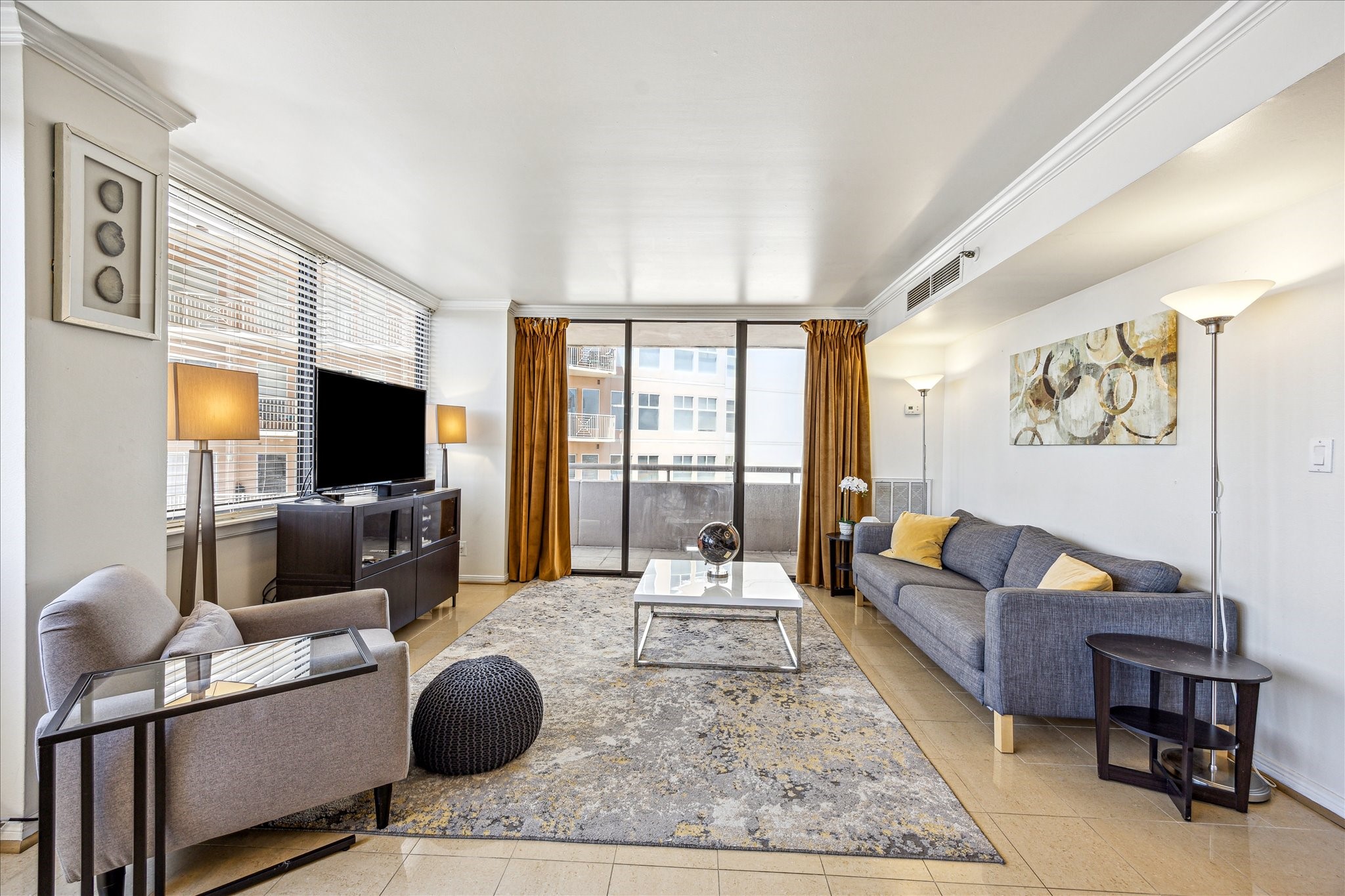 3525 Sage Road, Unit 1010 Houston, TX 77056 - Photo 9 of 34 A floor-to-ceiling sliding glass door in the living room opens to a covered balcony, perfect for outdoor relaxation.