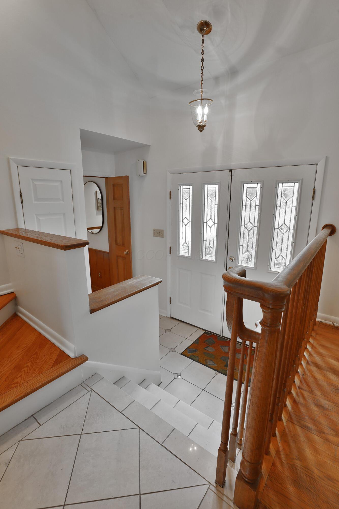 4347 Castleton Road Columbus, OH 43220 - Photo 7 of 71 Entry