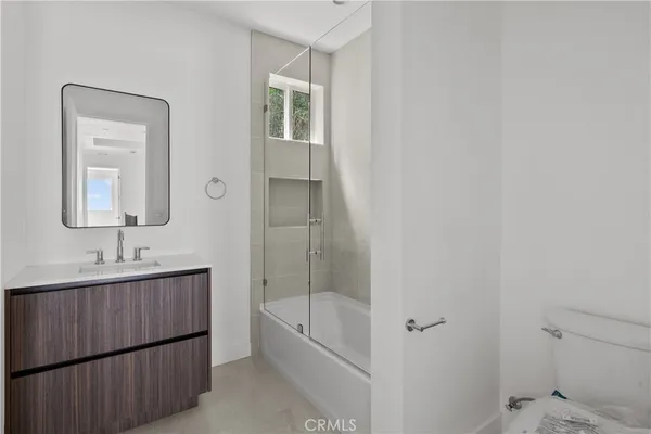 $4,500 | 13944 Vanowen Street, Van Nuys, CA 91405