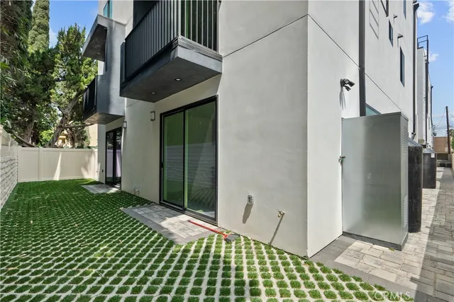 $4,500 | 13944 Vanowen Street, Van Nuys, CA 91405