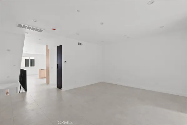 $4,500 | 13944 Vanowen Street, Van Nuys, CA 91405
