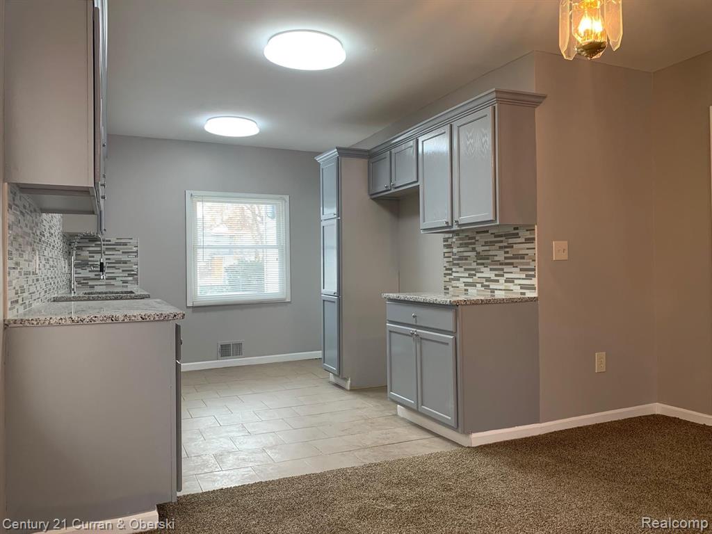 7038 Middlepointe Street Dearborn, MI 48126 - Photo 8 of 25