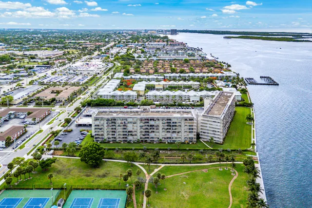$300,000 | 801 Lake Shore Drive, Unit 619, Lake Park, FL 33403