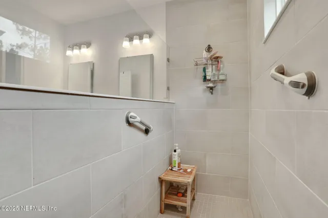 a view of a livingroom with furniture