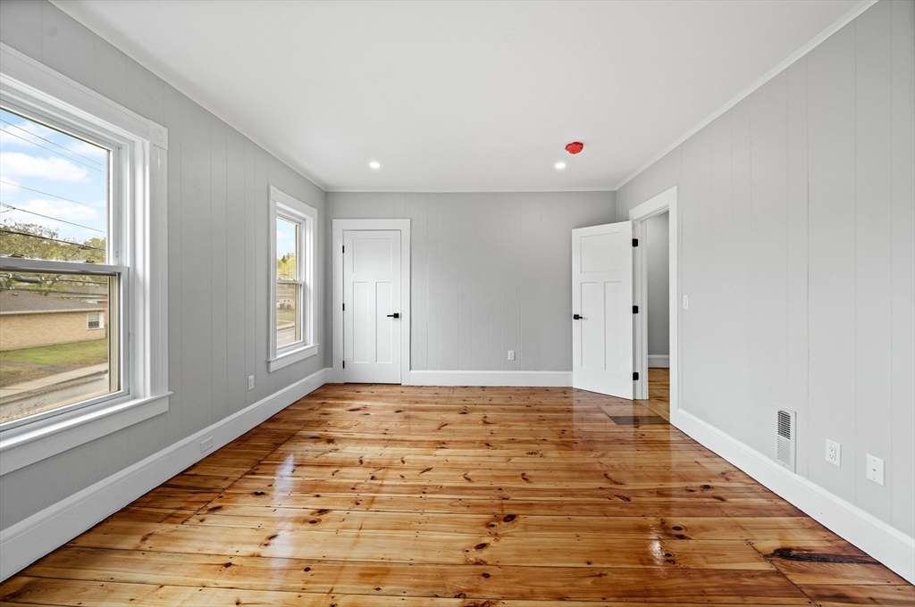 388 Water Street Clinton, MA 01510 - Photo 18 of 34