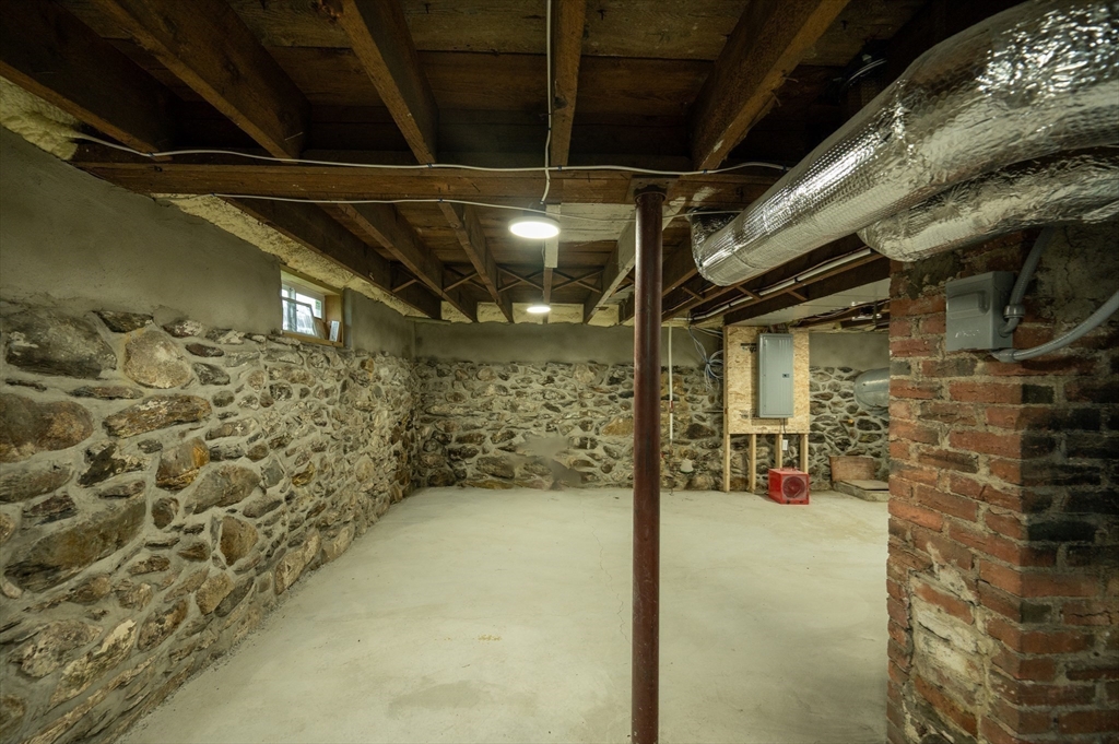 388 Water Street Clinton, MA 01510 - Photo 23 of 34