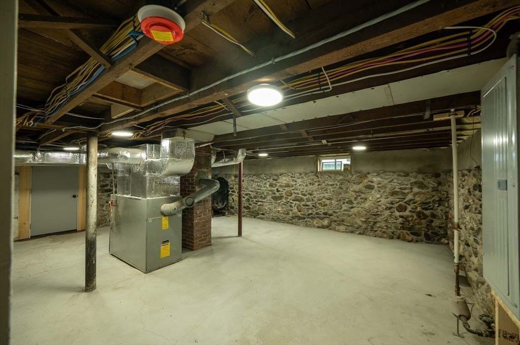 388 Water Street Clinton, MA 01510 - Photo 25 of 34