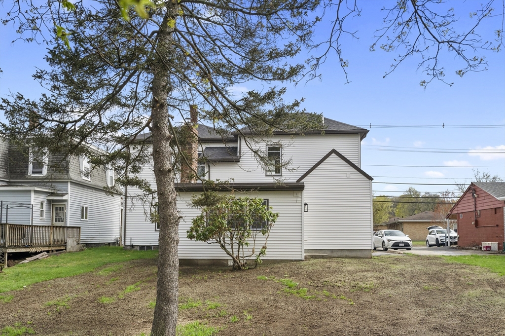 388 Water Street Clinton, MA 01510 - Photo 4 of 34