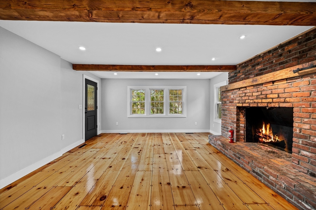 388 Water Street Clinton, MA 01510 - Photo 5 of 34