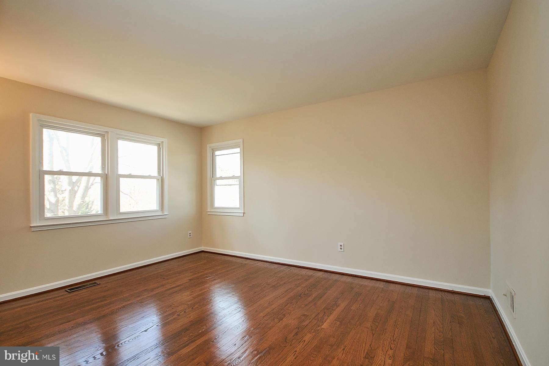 1744 Lockerbie Lane Vienna, VA 22182 - Photo 22 of 30 an empty room with wooden floor and windows