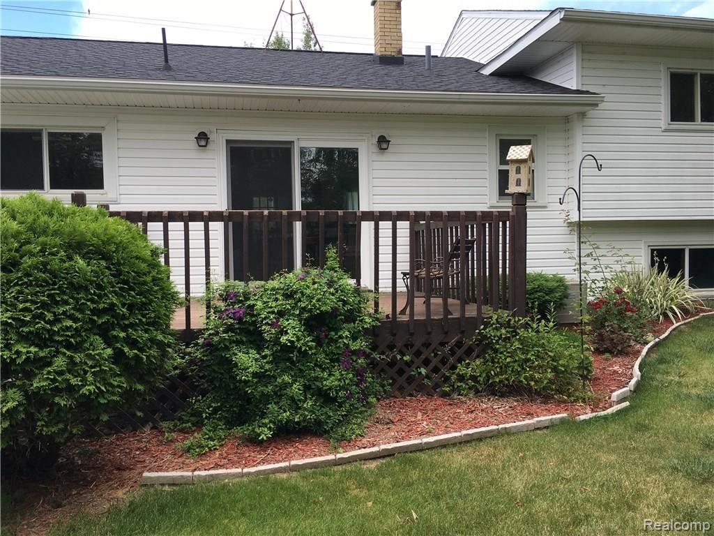 11118 Runyan Lake Road Fenton, MI 48430 - Photo 5 of 22 IMG_9363.JPG