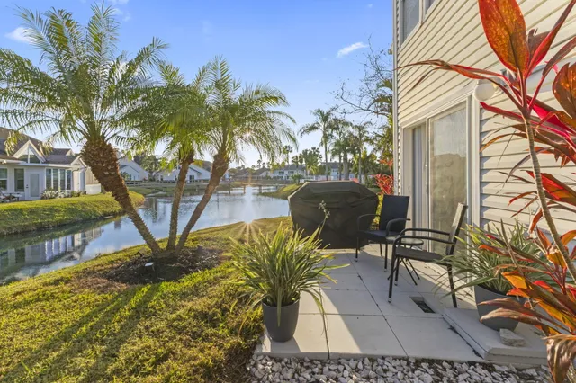 $220,000 | 1907 Aynsley Way, Unit 321, Vero Beach, FL 32966