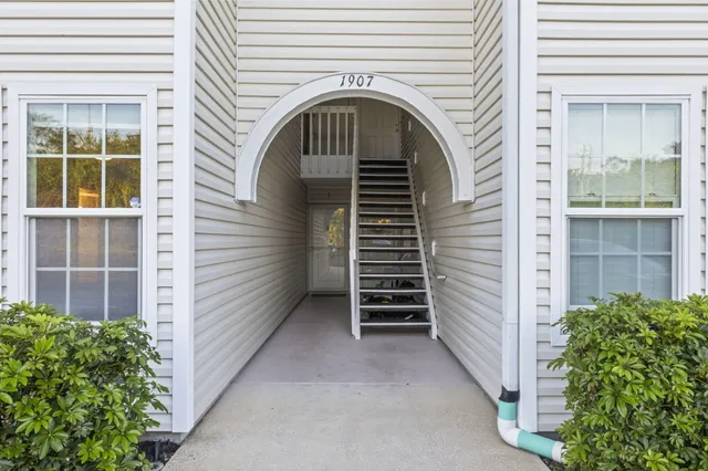 $220,000 | 1907 Aynsley Way, Unit 321, Vero Beach, FL 32966