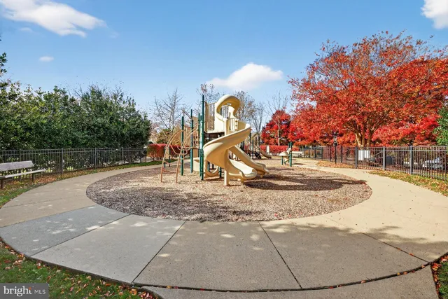 a view of livingroom with furniture