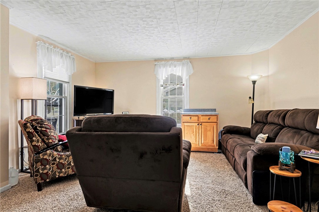 142 South Main Street Perinton, NY 14450 - Photo 9 of 33 Living Room