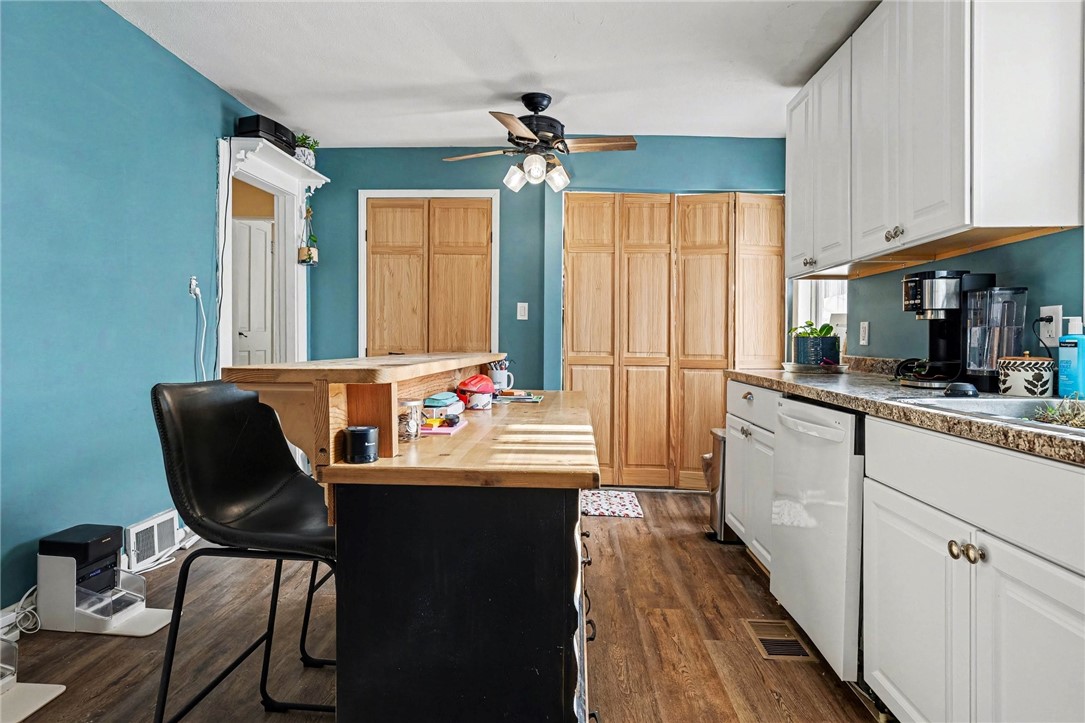 142 South Main Street Perinton, NY 14450 - Photo 10 of 33 Updated Kitchen...