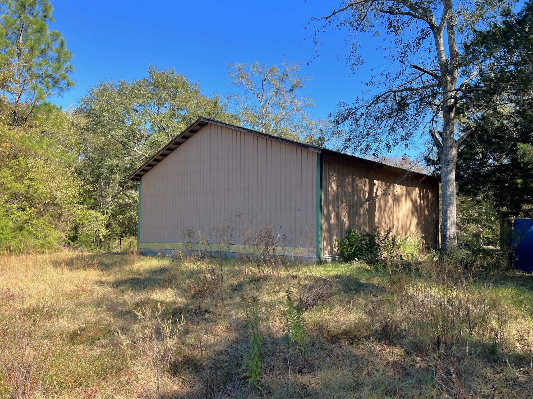 401 Mims Road DeFuniak Springs, FL 32433 - Photo 6 of 78 Barn 2 (3)