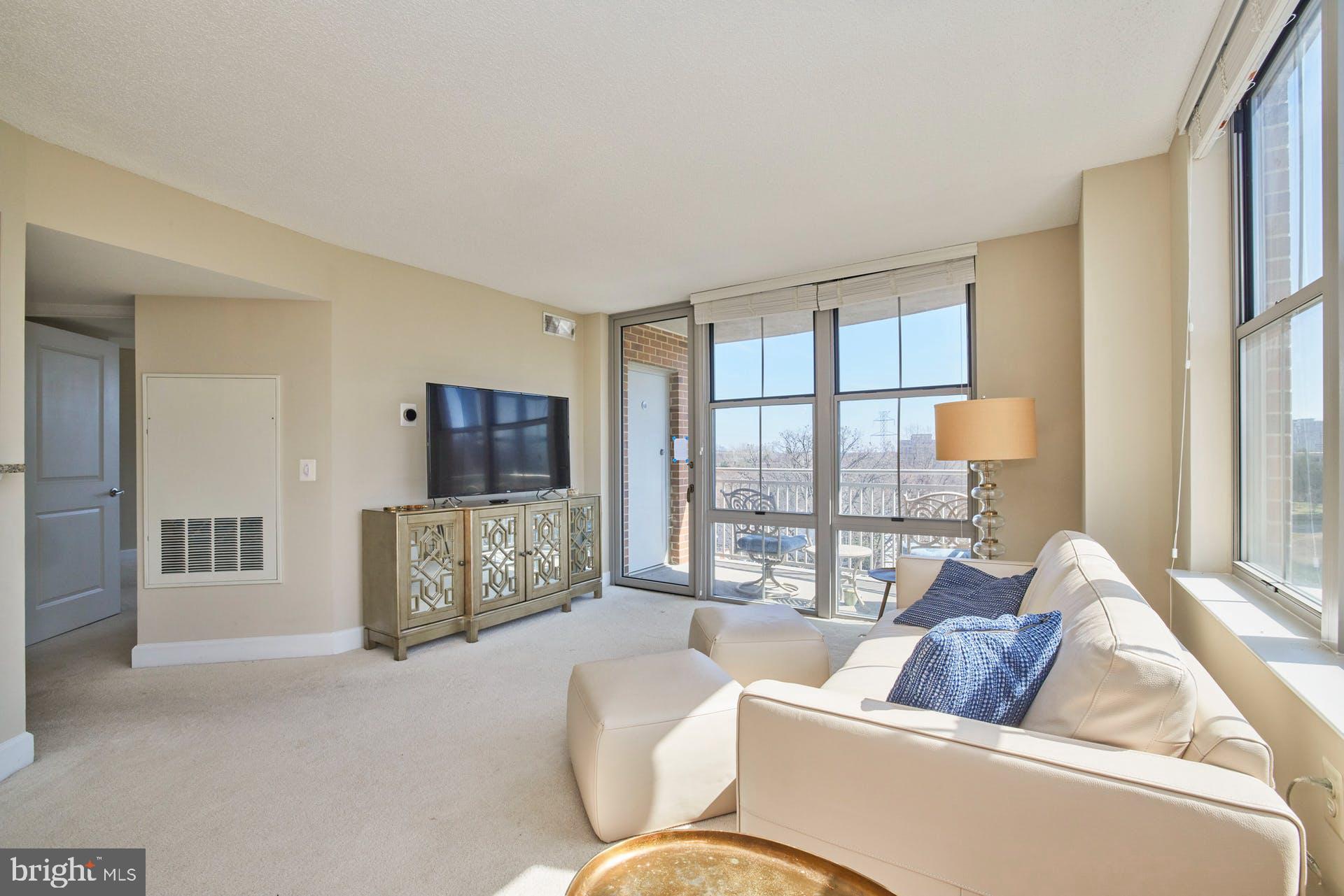 11800 Sunset Hills Road, Unit 521 Reston, VA 20190 - Photo 7 of 34 Custom blinds in 2018