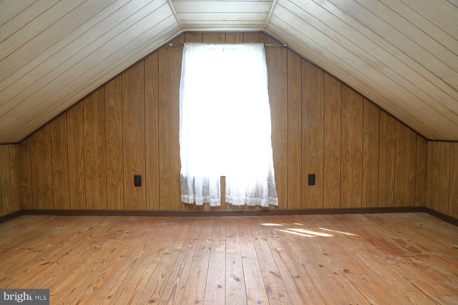 807 Mill Road Elizabethtown, PA 17022 - Photo 15 of 19 Add flooring bedroom 3