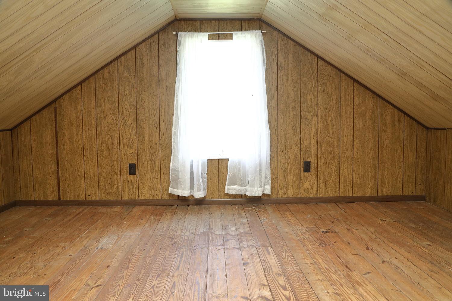 807 Mill Road Elizabethtown, PA 17022 - Photo 16 of 19 Add flooring bedroom 4