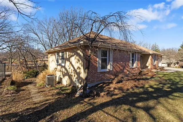 $300,000 | 7806 North Woodland Avenue, Kansas City, MO 64118