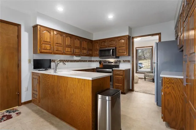 $300,000 | 7806 North Woodland Avenue, Kansas City, MO 64118