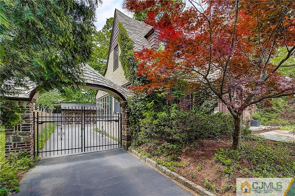270 Middlesex Avenue Metuchen, NJ 08840 - Photo 4 of 54 a view of a house with a tree in the background
