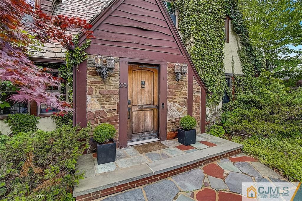 270 Middlesex Avenue Metuchen, NJ 08840 - Photo 5 of 54 a view of a house with potted plants
