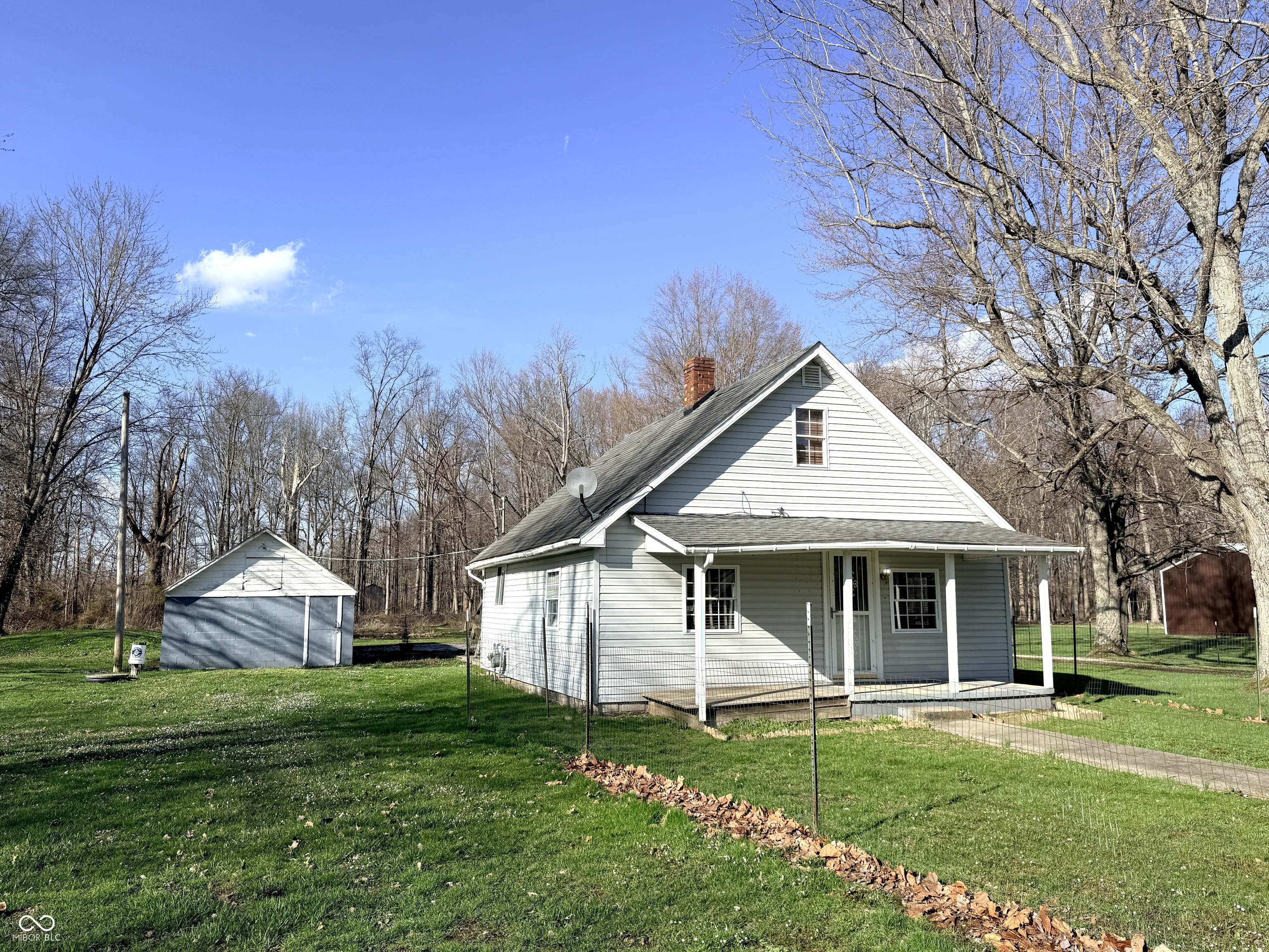 8248 West 300 South Columbus, IN 47201 - Photo 2 of 15
