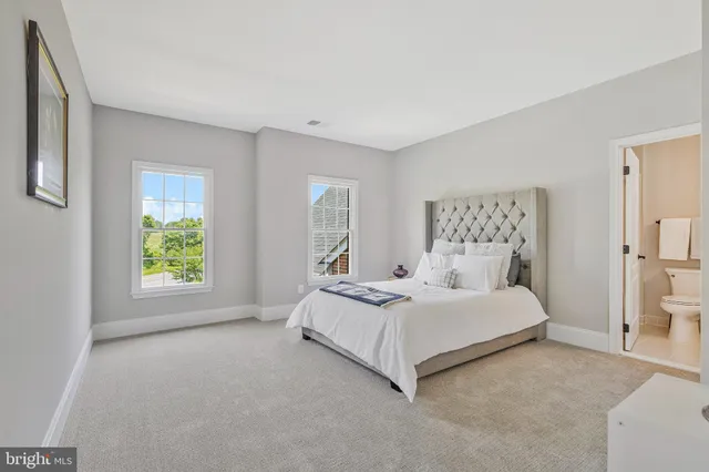 a view of a house with backyard and garden