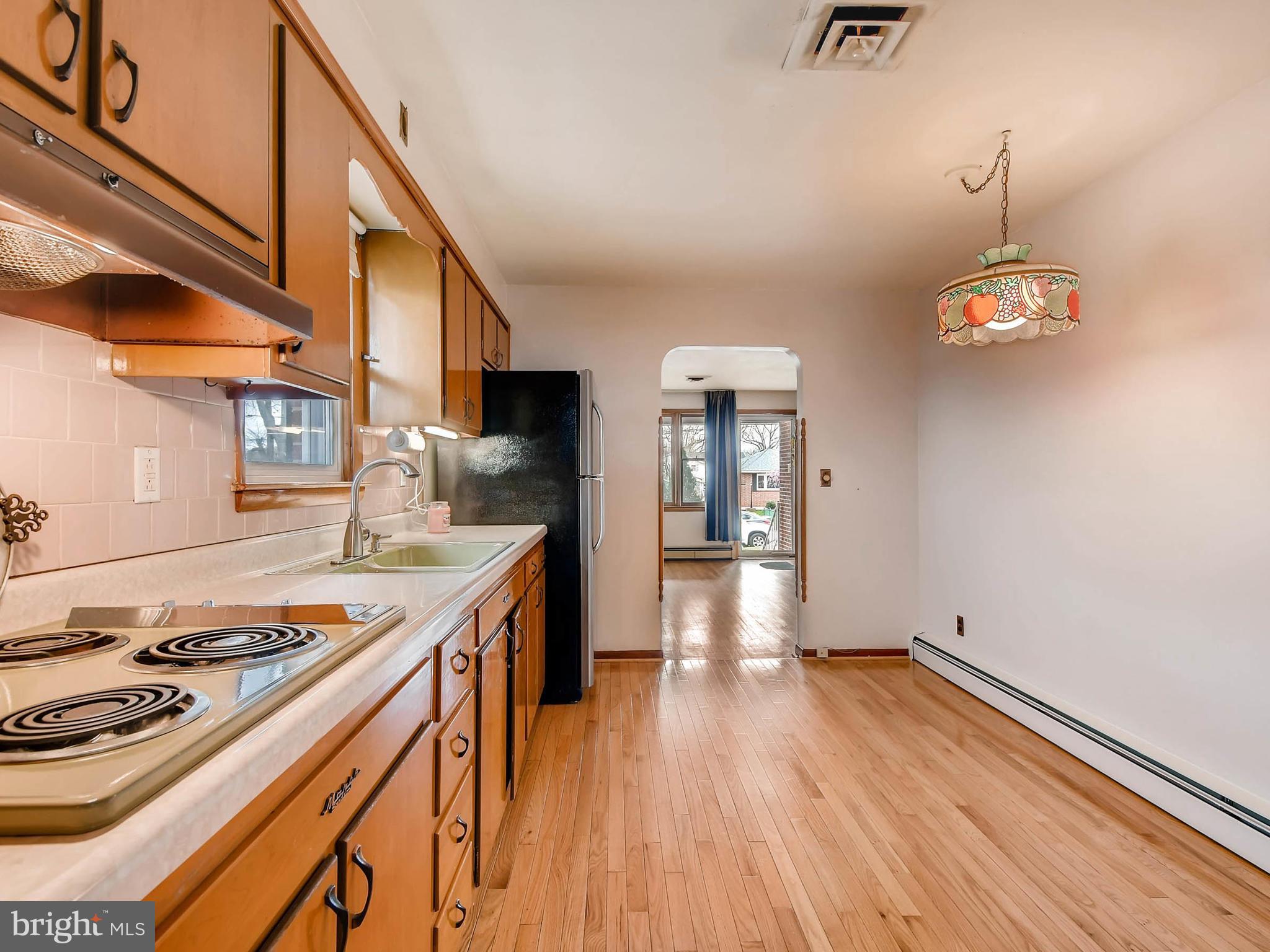 800 George Avenue Baltimore, MD 21221 - Photo 11 of 28 Kitchen/dining combo