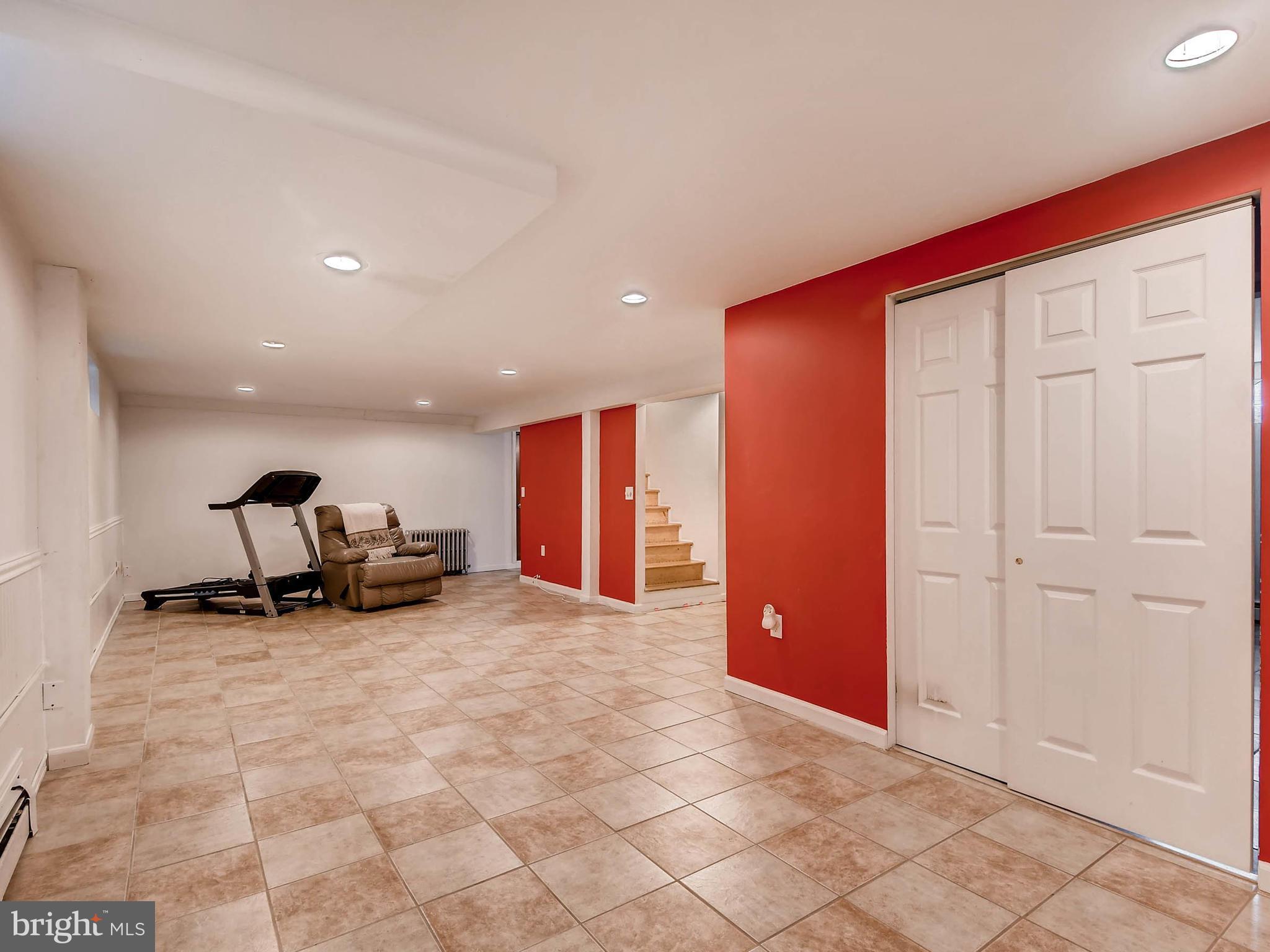 800 George Avenue Baltimore, MD 21221 - Photo 18 of 28 Large Family Rec Room